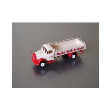 Miniature Camion plateau Borgward B4500  "Haake-Beck"