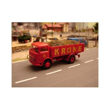 Miniature Mercedes LP328 cirque Krone, chargement de foin