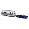 Miniature Ford Mustang cabriolet bleu avec caravane