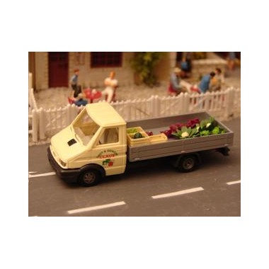 Miniature Iveco Daily plateau "Claus"