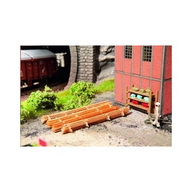 Piles de bois scié