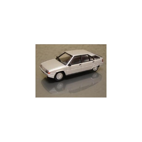 1/43 TRIPLE 9 Citroën BX 16 TRS 1983 (AP) EUR 34,00 - FR 1/43 TRIPLE 9 Citroën BX 16 TRS 1983 (AP) EUR 34,00 - FR