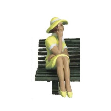 Figurine femme assise