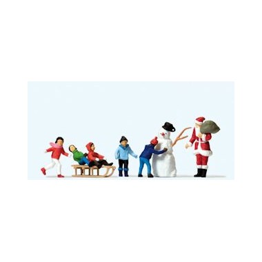 Figurines Pere-Noel, enfants et bonhomme de neige
