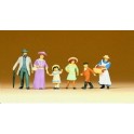 Figurines Famille en habits d'époque 1900