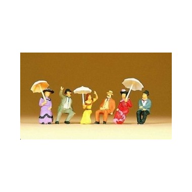 Figurines Personnes assises en habits d'époque 1900