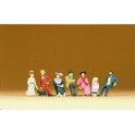 Figurines Personnes assises en habits d'époque 1900