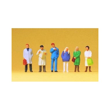 Figurines Voyageurs attendant