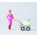 Figurine Femme et landau