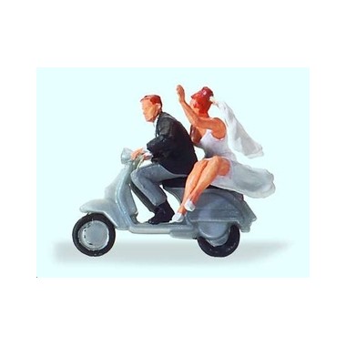 Figurines Mariés en scooter Vespa