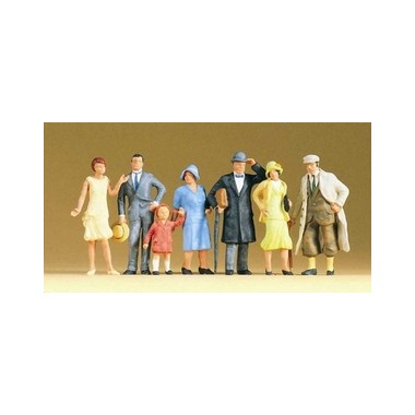 Figurines passants, années 1920