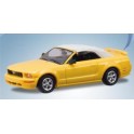 Miniature Ford Mustang GT Cabriolet capote fermée jaune 2005