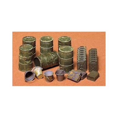 Bidons et jerrycans d'essence