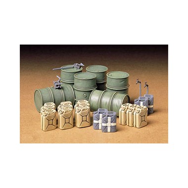 Bidons et jerrycans d'essence allemands 