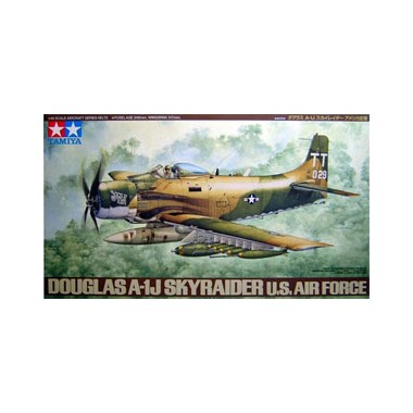 Maquette Douglas A-1J Skyraider U.S. Air Force 