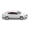 Miniature Volkswagen Passat blanche