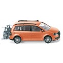 Miniature Volkswagen Touran orange métallisé avec vélos