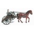Miniature rateau-faneur avec conducteur et cheval