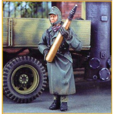 Figurine maquette Soldat allemand avec obus