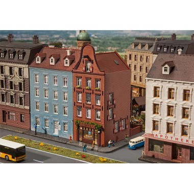 Maquette Maison de vieille ville avec boutique à cigares, Epoque 2