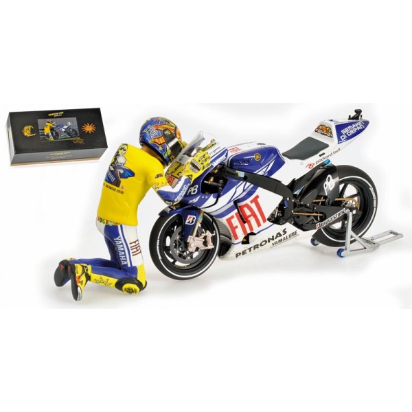 Minichamps 122103146 Yamaha YZR-M1 V. Rossi Moto GP 2010 Valencia avec  figurine