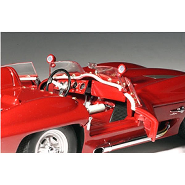 Voiture De Sport Super Spéciale Rouge Métallisé Réaliste Isolée à