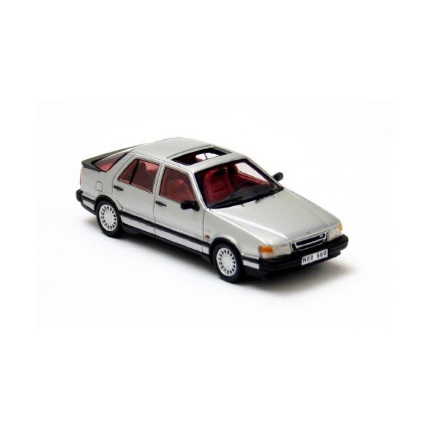 SAAB 9000 TURBO de 1984 gris argenté au 1/18 de Cult Models