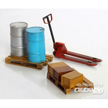 Ensemble palette, barils, caisses et monte charge Ensemble palette, barils, caisses et monte charge