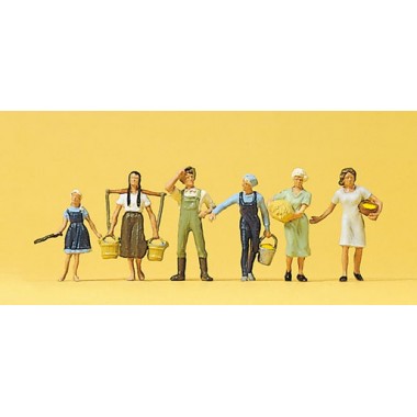 Figurines Laboureur et Jeunes filles Figurines Laboureur et Jeunes filles