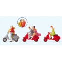 Figurines personnages sur vespa
