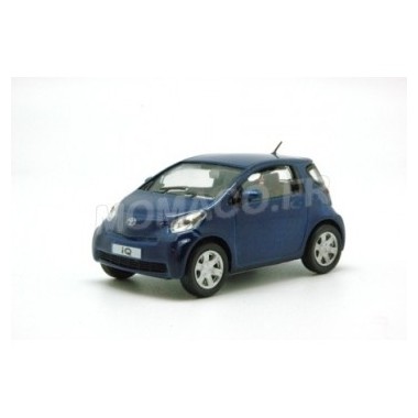 Miniature Toyota IQ Miniature Toyota IQ