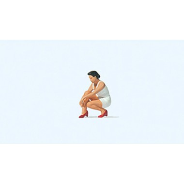 Figurines Femme mettant ses chaussures Figurines Femme mettant ses chaussures