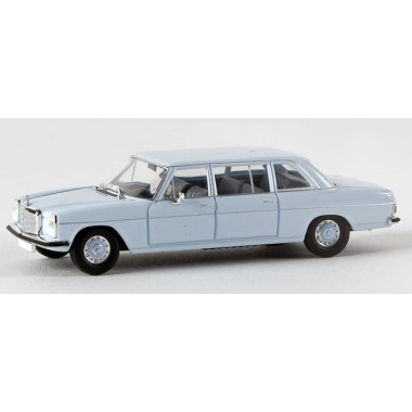 Miniature Mercedes Benz 220 D lang (W115), bleu clair